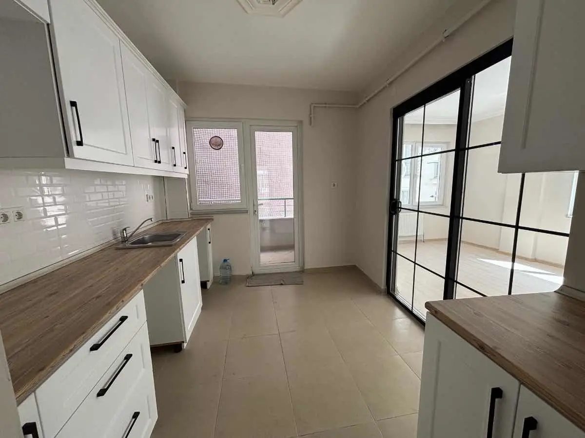 BİGA GAZİKEMAL MAH’DE ÇARŞIYA YAKIN, YENİLENMİŞ 3+1 KİRALIK DAİRE (BOŞ/EŞYASIZ)