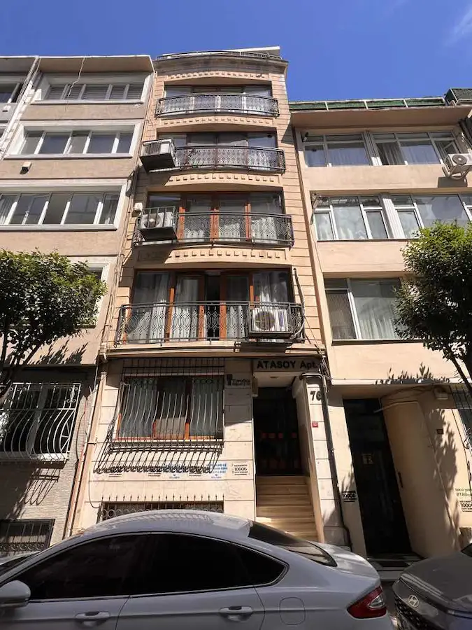 GENÇ BİNADA MERKEZİ & SAKİN SOKAKTA EŞYALI KİRALIK
