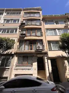 GENÇ BİNADA MERKEZİ & SAKİN SOKAKTA EŞYALI KİRALIK