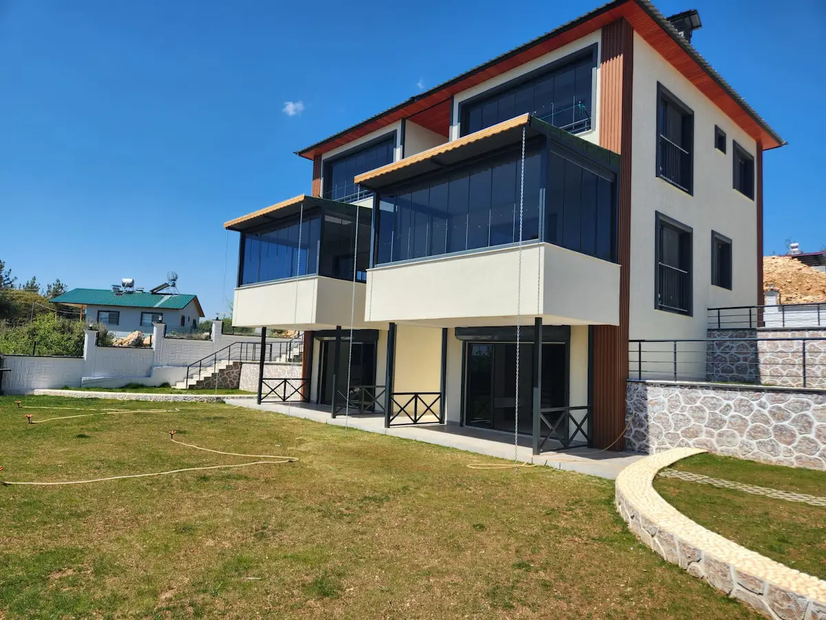 REMAX AVLU'DAN TARSUS ÇAMALAN’DA 2 ADET SIFIR TRİPLEKS İKİZ VİLLA