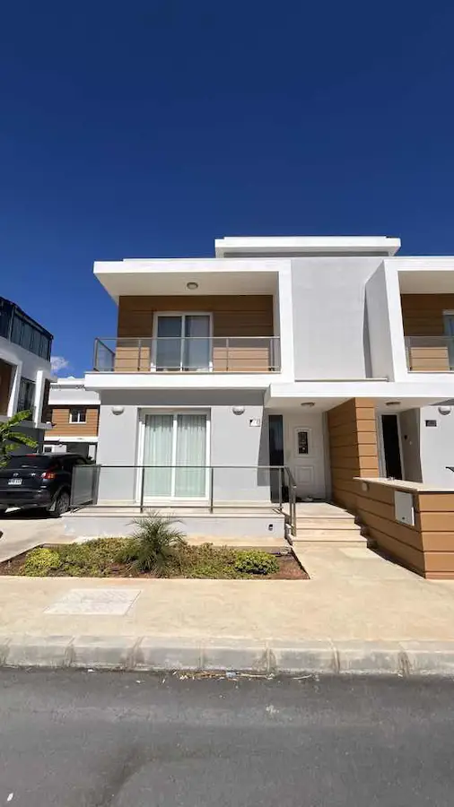 İSKELE MERKEZ’DE SIFIR, EŞYALI 3+1 VİLLA | 160 M² BRÜT