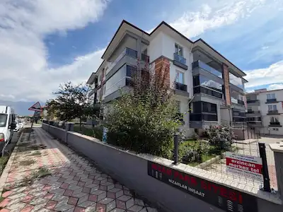 REMAX DEM'DEN MİMAR SİNAN MAH NİZAM PARK SİTESİNDE 3+1 DAİRE