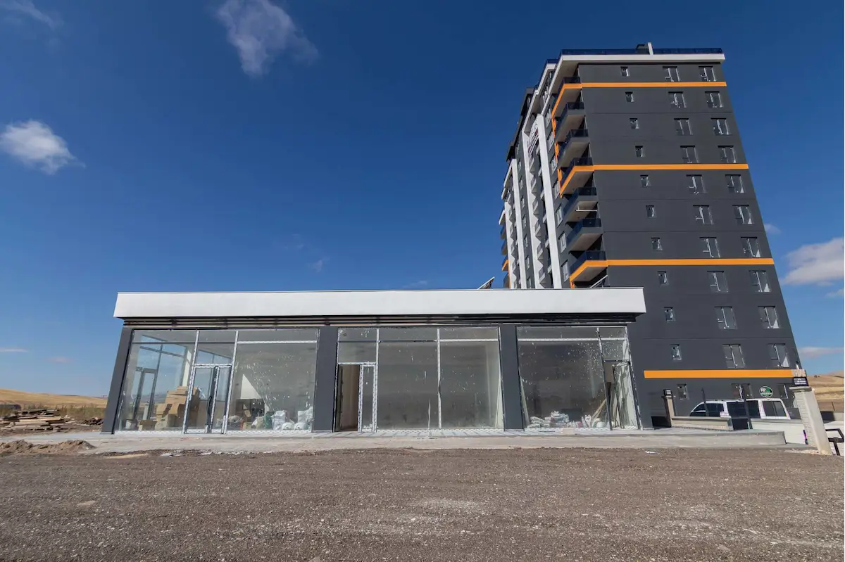 SKY LIFE’TA GÜNEŞ ENERJİLİ, BACALI, 2 KATLI 120 M² DÜKKÂN