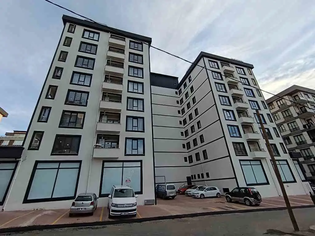 SULTANBEYLİ BATTALGAZİ MAHALLESİ'NDE SATILIK 2+1 EBEVEYN BANYOLU YERDEN ISITMALI KAPALI OTOPARKLI