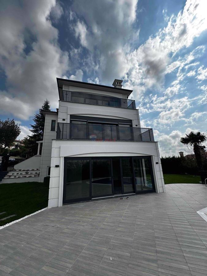 BAHÇEŞEHİR GÖLET MANZARALI TADİLATLI MÜSTAKİL HAVUZLU 8+3 VİLLA