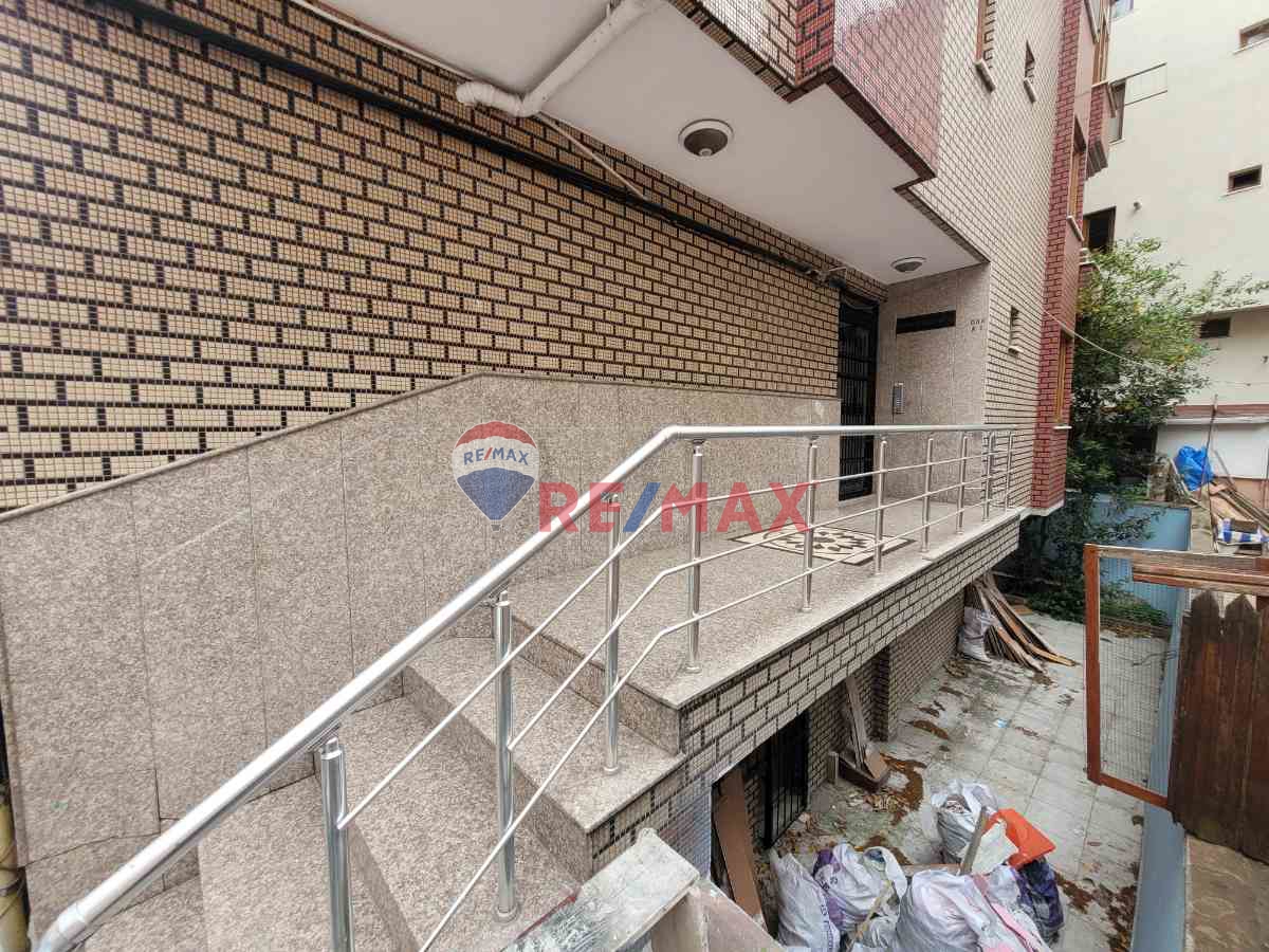 ASHILL'DEN ÇOK İYI KONUMDA 2+1 BOŞ TADILAT İHTIYACI OLAN SATILIK