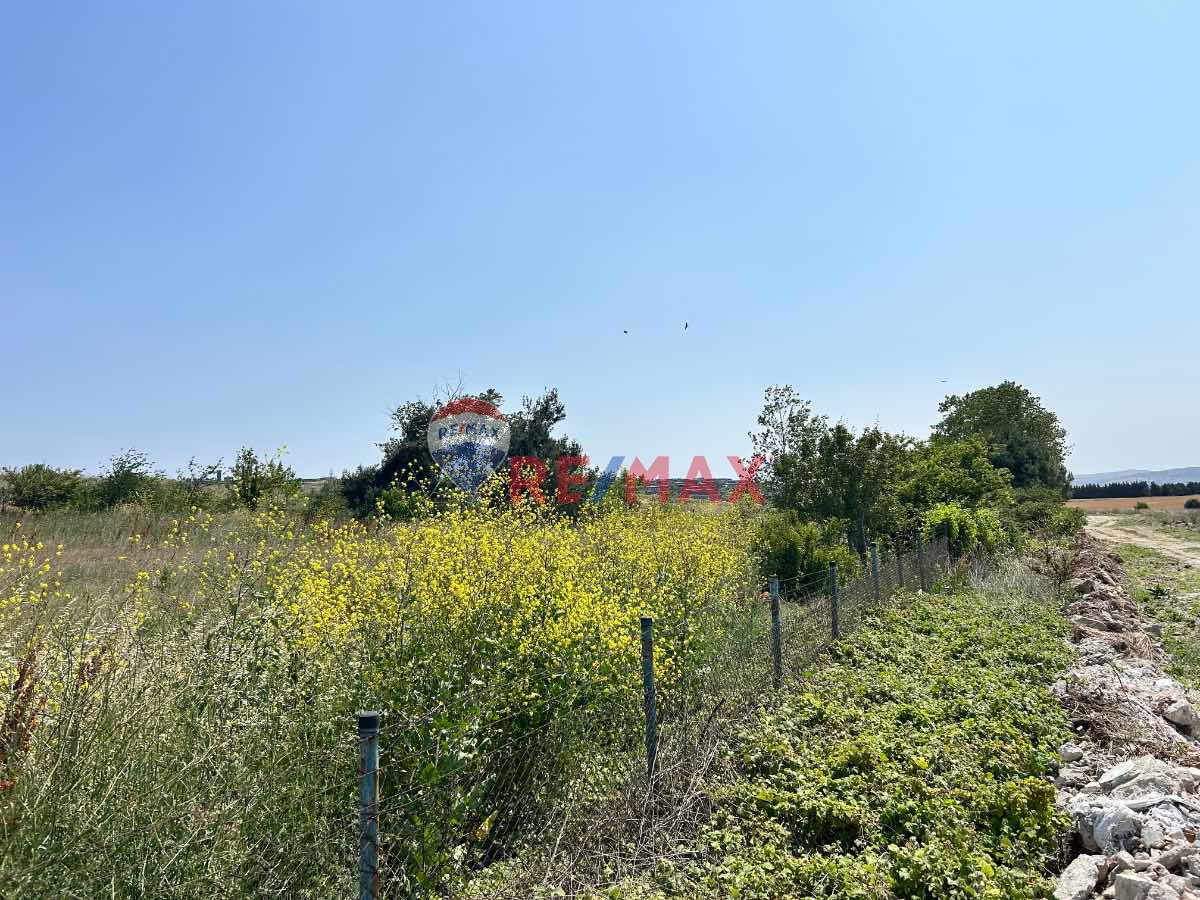 BÜYÜKÇEKMECE KARAAĞAÇ BÖLGESİNDE GÖL MANZARALI VİLLA İMARLI SATILIK ARSA 