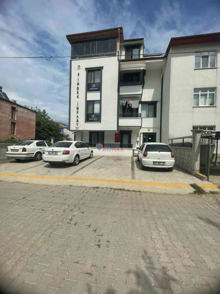 REMAX DREAMDEN KARTEPE İSTASYON MAHALLESİNDE 2+1 SATILIK DAİRE