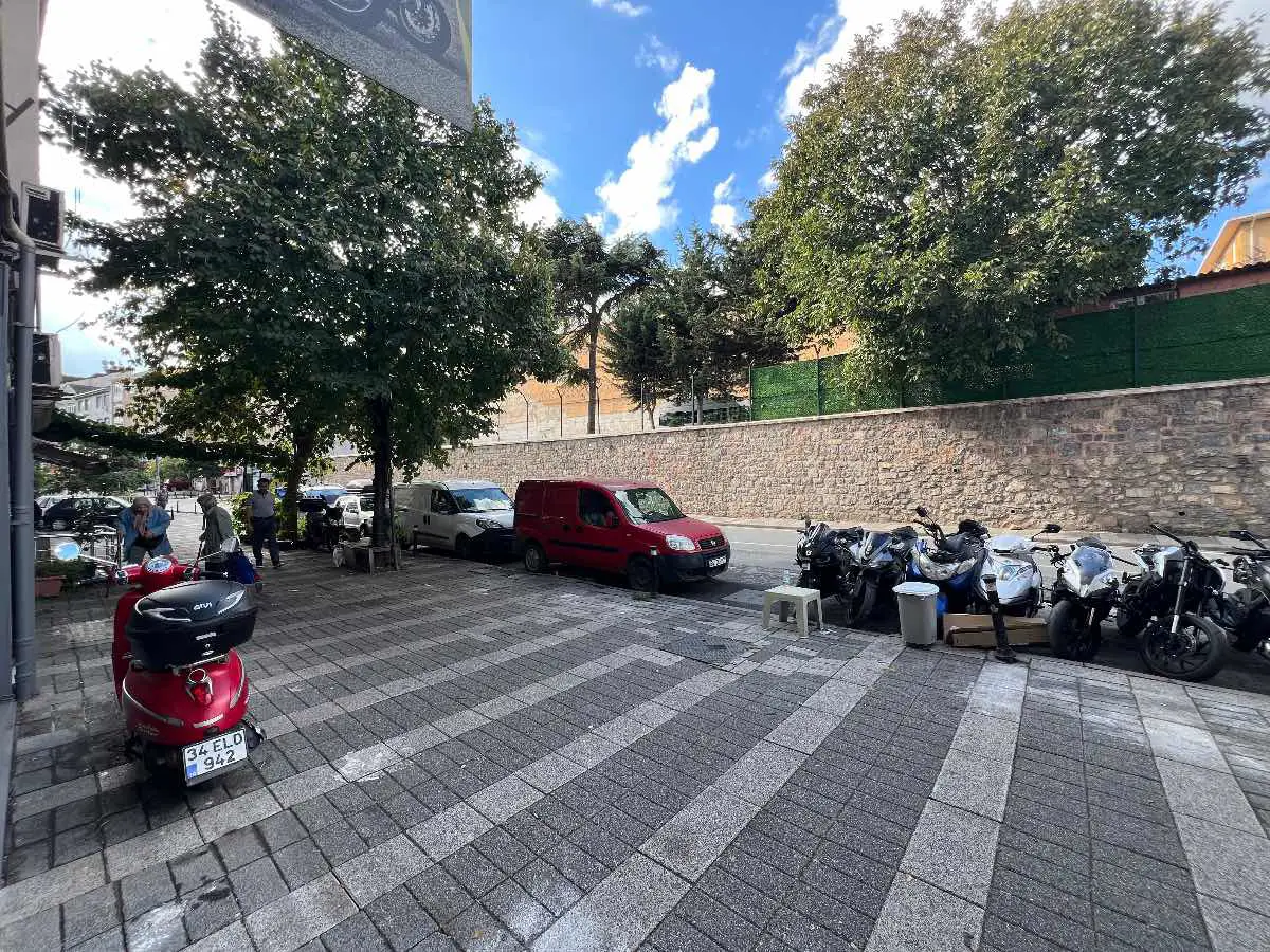 ÜSKÜDAR TUNUSBAĞINDA YATIRIMLIK 35 M² KIRACILI DÜKKAN