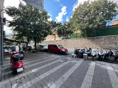 ÜSKÜDAR TUNUSBAĞINDA YATIRIMLIK 35 M² KIRACILI DÜKKAN