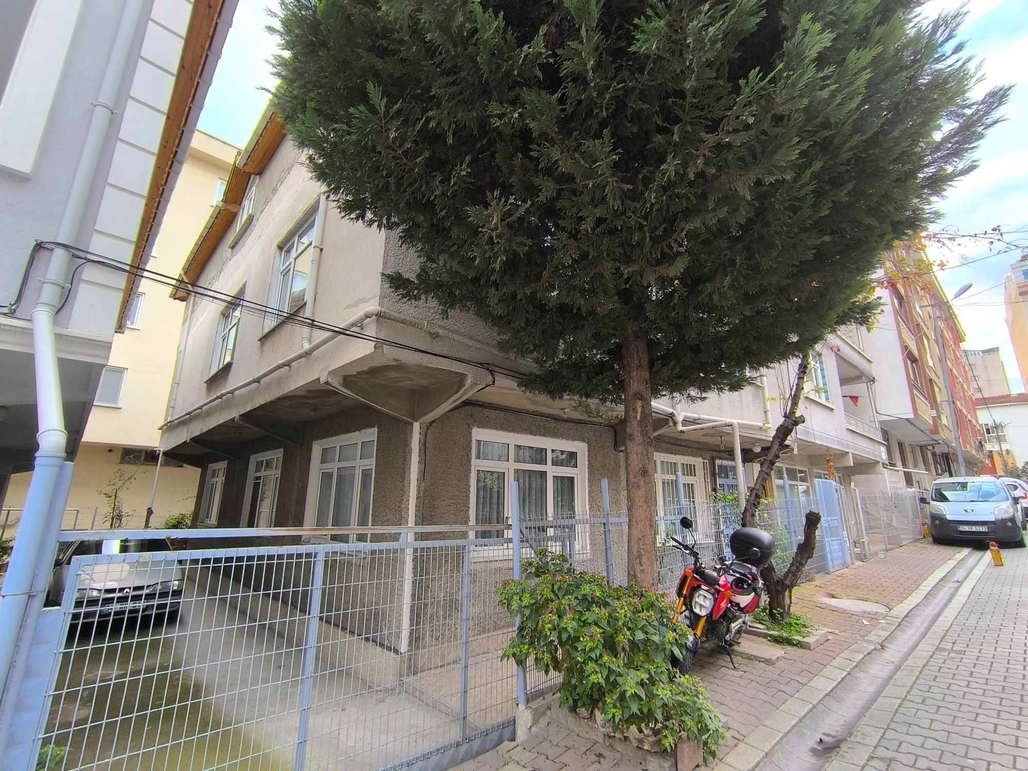 ESENYURT YENİKENT MAHALLESİN'NDE SATILIK KOMPLE BİNA