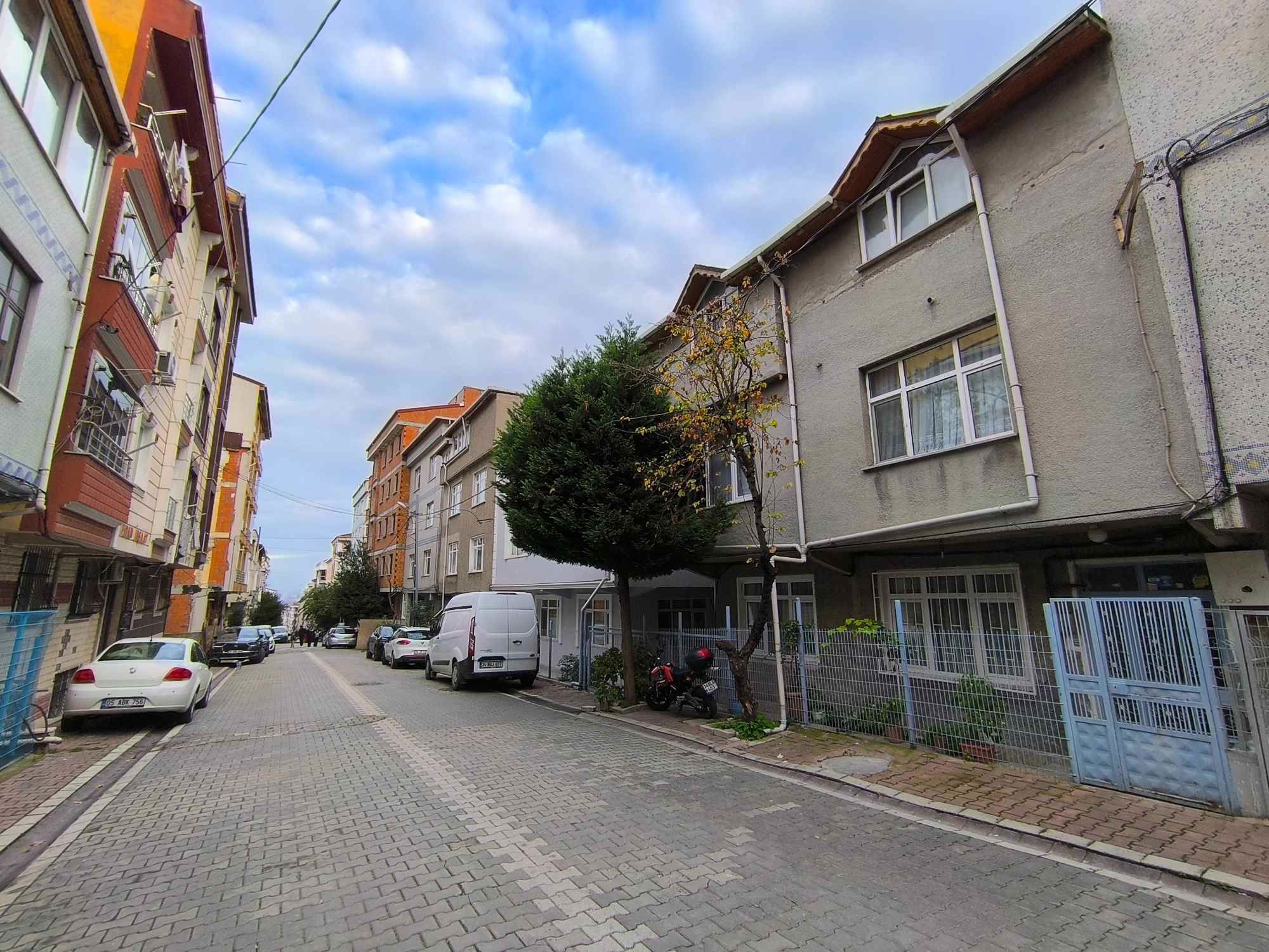 ESENYURT YENİKENT MAHALLESİN'NDE SATILIK KOMPLE BİNA