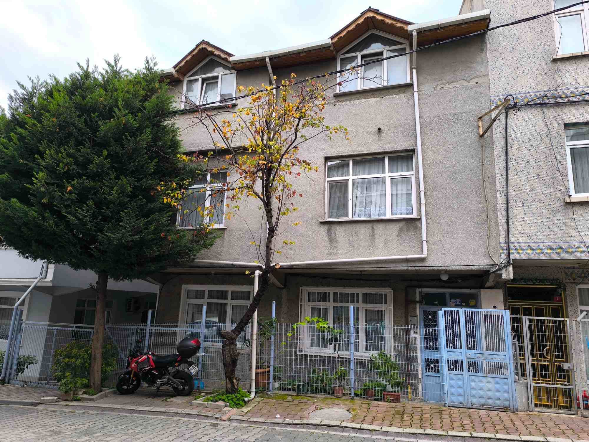 ESENYURT YENİKENT MAHALLESİN'NDE SATILIK KOMPLE BİNA