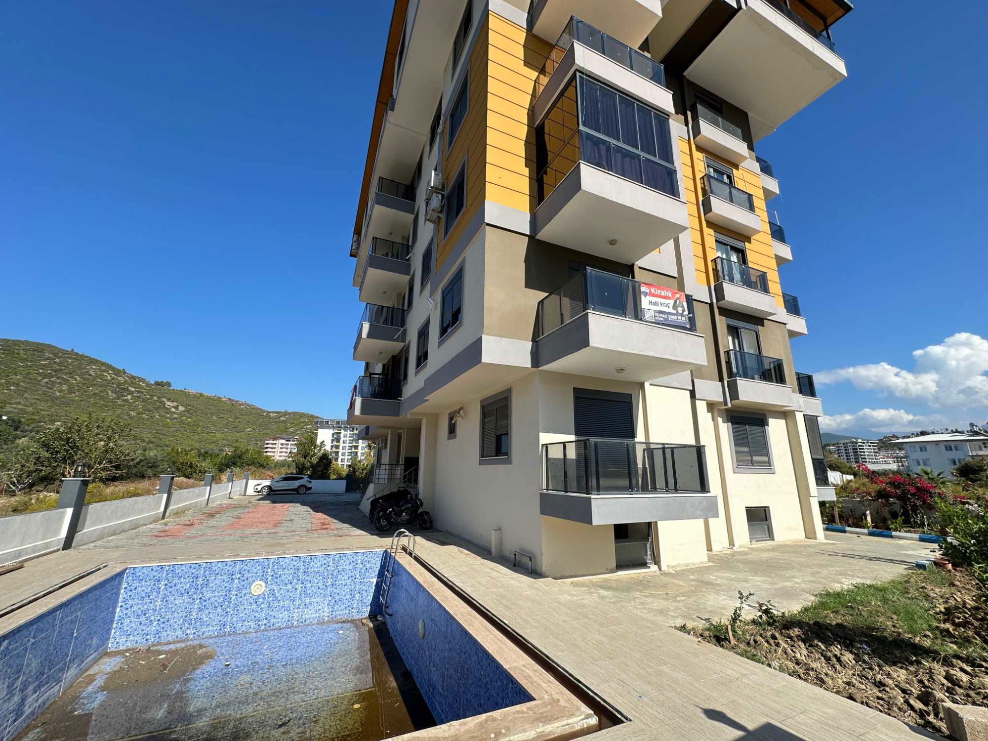 DENIZE YAKIN HAVUZ MANZARALI KÖŞE DAIRE 1+1