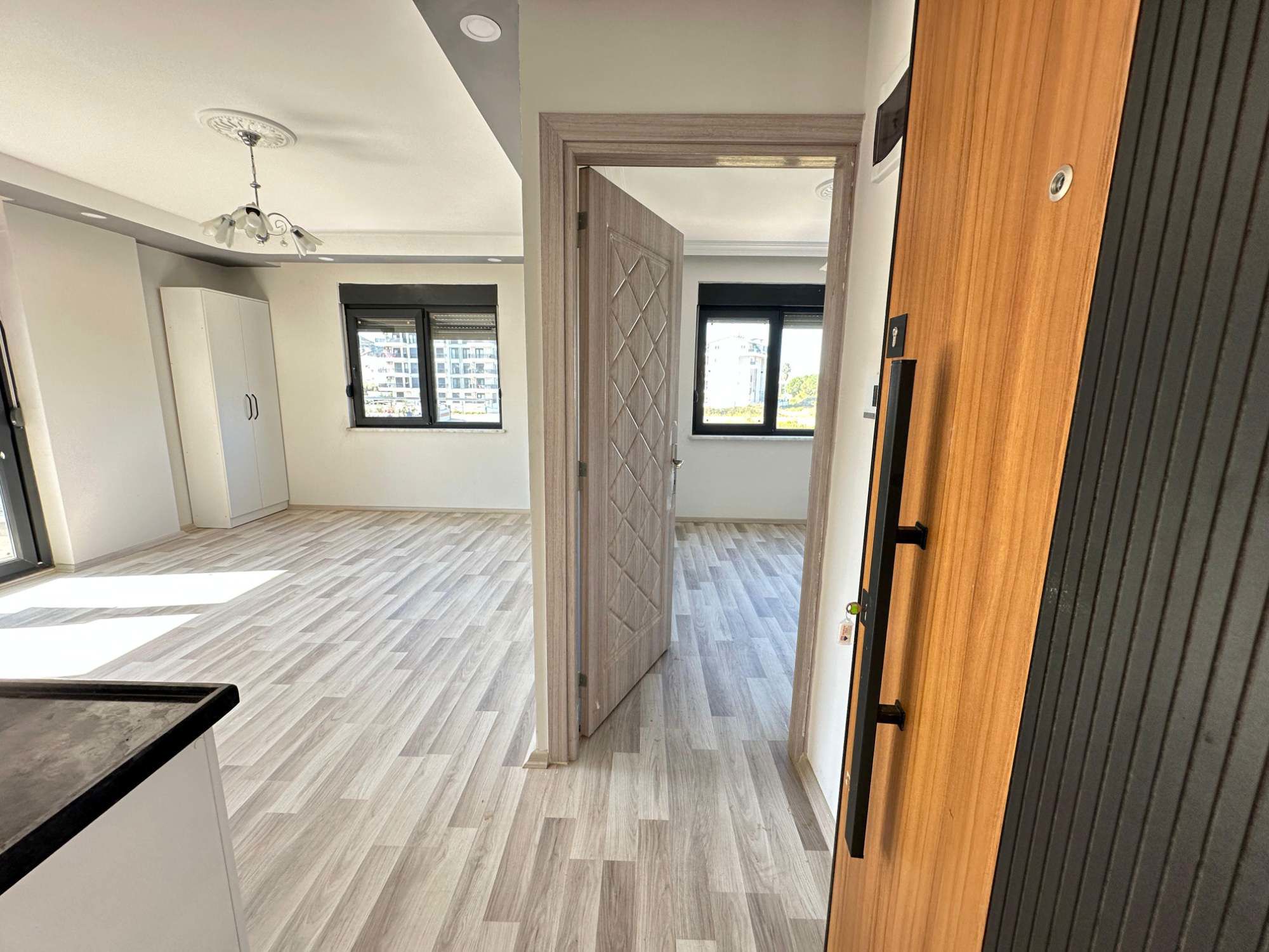 DENIZE YAKIN HAVUZ MANZARALI KÖŞE DAIRE 1+1