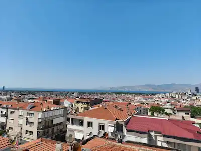 BALÇOVA SAKARYA CADDESİNDE DENİZ VE ŞEHİR MANZARALI 2+1 SATILIK DAİRE