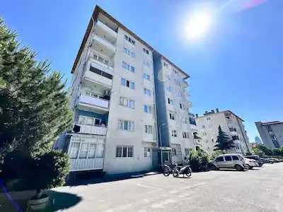 ATAŞEHIR KÜÇÜKBAKKALKÖY‘DE OTOPARKLI METROYA YAKIN 2 + 1 SATILIK