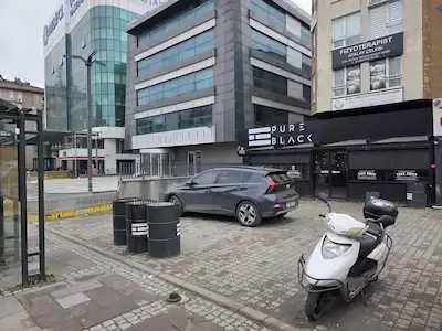 ALEMDAĞ CADDESINDE MEDIPOL HASTANESI YANI 400 M2 DÜKKAN