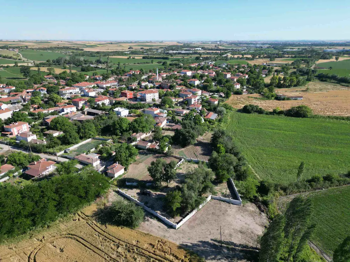 LÜLEBURGAZ'A 10 DK TURGUTBEY'DE KRALLARA YAKIŞIR KÖŞE 1835 M2 VİLLA ARSASI