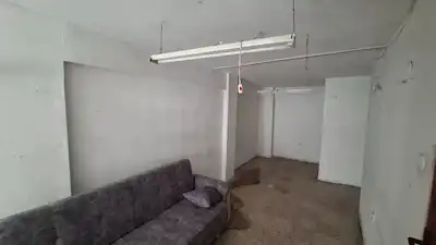 İZMIR BASMANE TICARETIN MERKEZINDE 90 M2 KIRALIK FIRSAT İŞYERI