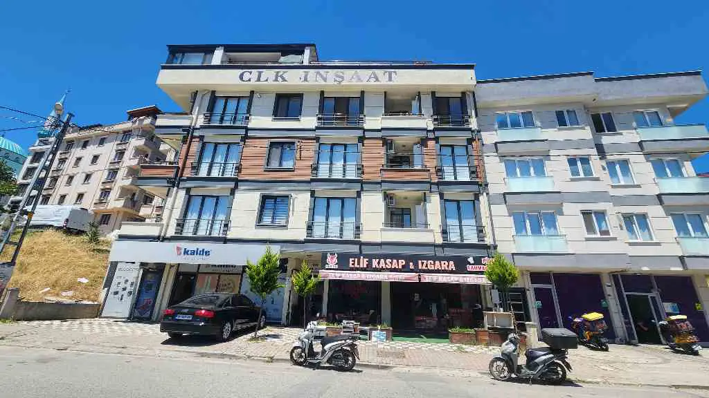NEBAHAT ÇELİK'TEN ÇEKMEKÖY MERKEZ MAHALLESİNDE 2+1DAİRE