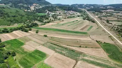 KANDIRA KIZILCAPINAR’DA YERLEŞİME YAKIN 1.839 M² SATILIK TARLA