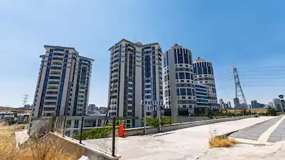 ÇAYYOLU'NDA ESKIŞEHIR YOLU'NA CEPHE KIRALIK GENIŞ 4+1 DAIRE