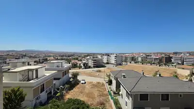 SEFERİHİSAR ARAKAT D.GAZLI ASANSÖRLÜ 2+1 SATILIK MANZARALI DAİRE