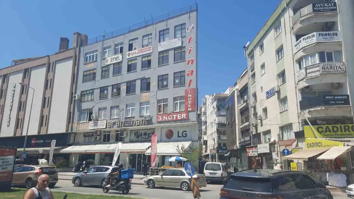 KUŞADASI ADLİYE/VERGİ DAİRESİ KARŞISI KİRALIK 36 M2 OFİS KATI