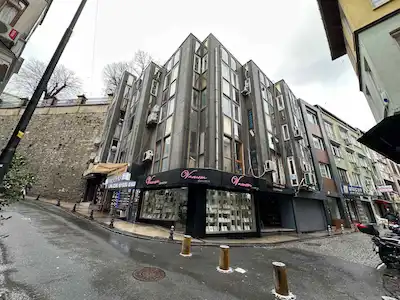 SİRKECİ, CAĞALOĞLU YOKUŞUNDA KİRALIK OFİS