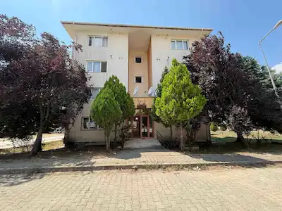 REMAX DESIGN KORUCUK VAKIF EVLERİNDE KİRALIK 1+1 DAİRE