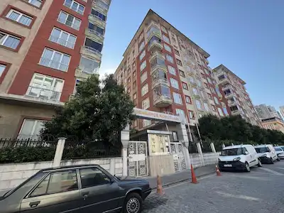 ESENYURT’TA SİTE İÇİNDE 3+1 | 165 M² NET | 2 BANYO | BALKON | KREDİYE UYGUN