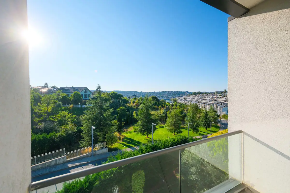 KÖY ZEKERIYAKÖY 1. ETAP’TA EN YÜKSEK ŞEREFIYELI, PANORAMIK MANZARALI SATILIK ÇATI DUBLEKS DAİRE