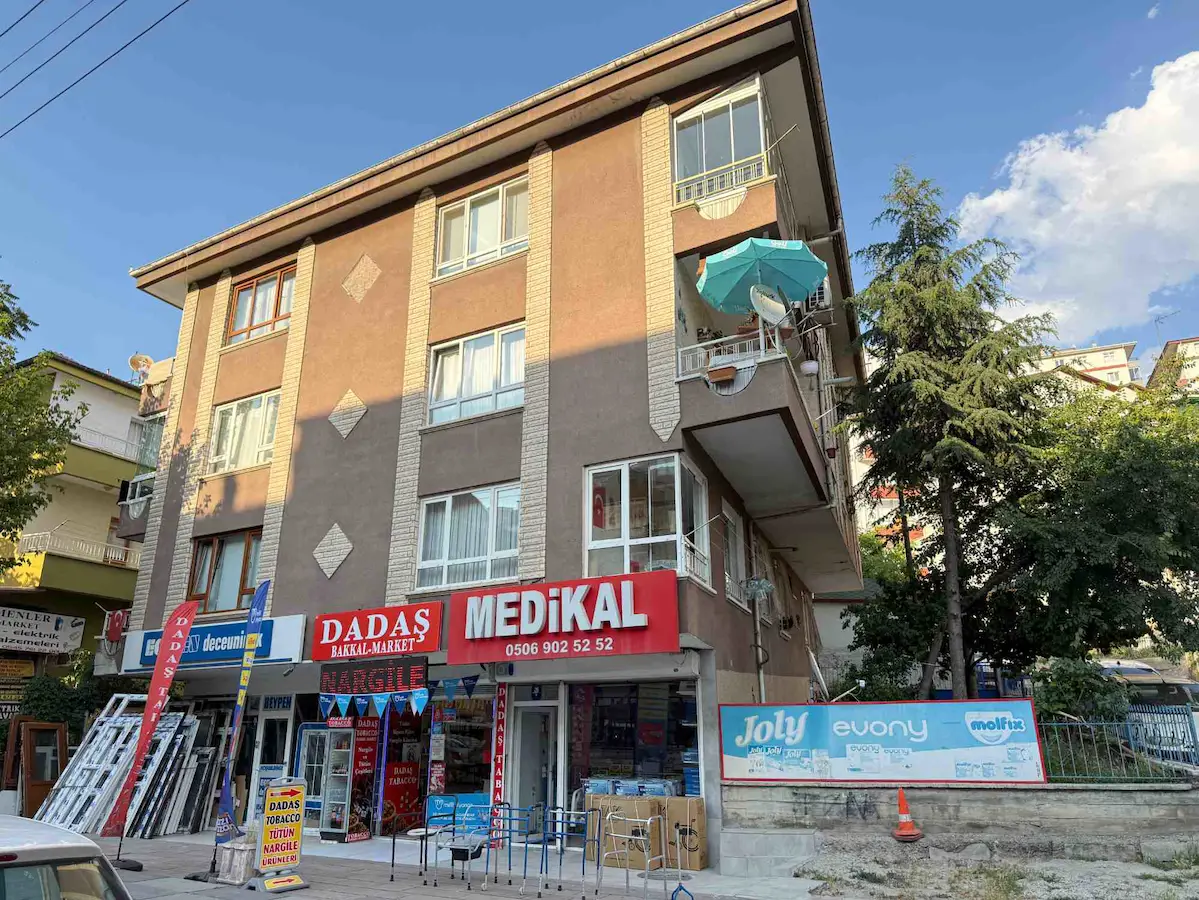 DUTLUK GÖBEK YAKINI KOZLUCA SOK. ARA KAT SATILIK BAĞIMSIZ 3+1 DAİRE