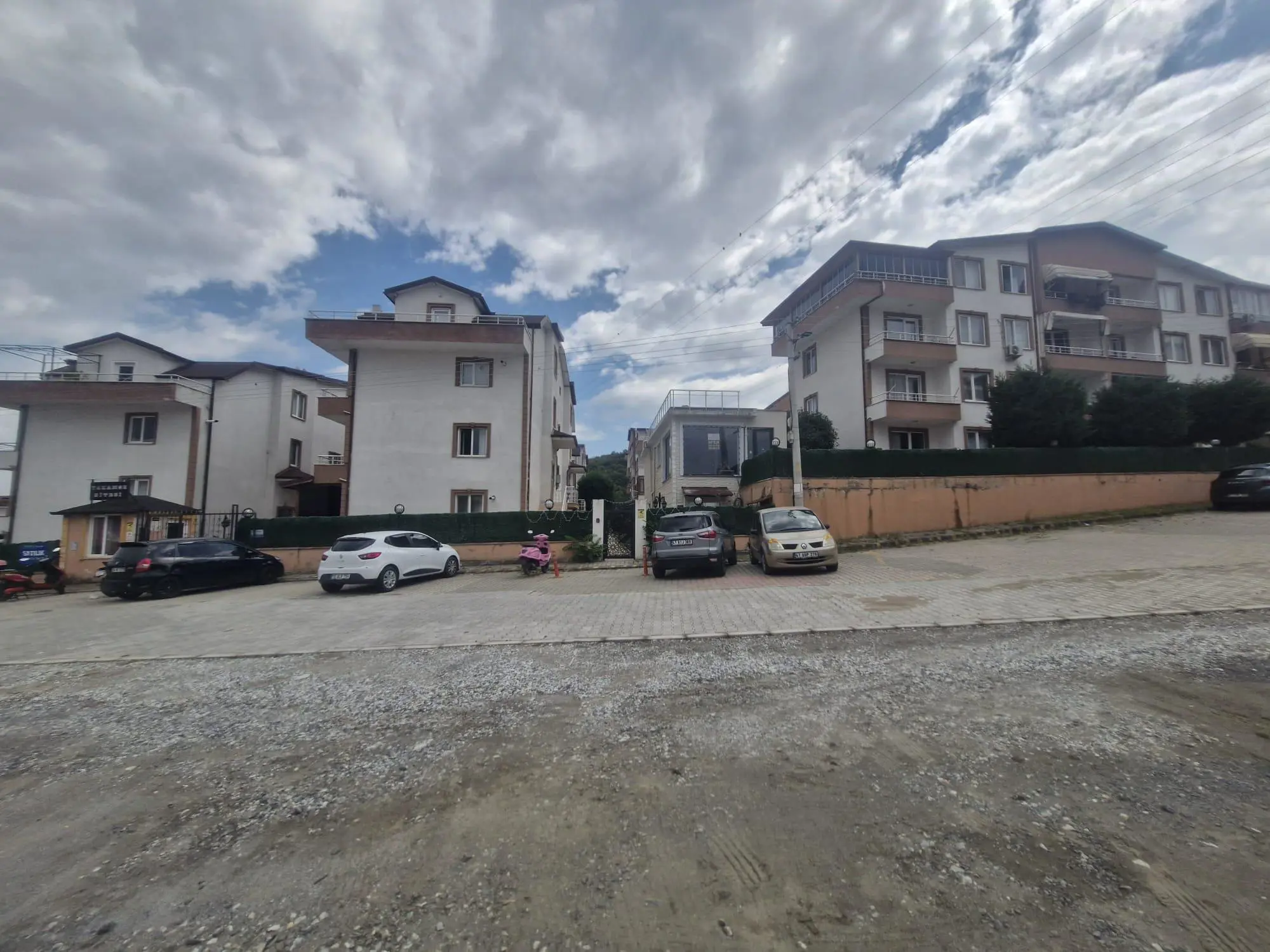 REMAX NATURALDEN SİTE İÇERİSİNDE 2+1 FULL EŞYALI KİRALIK DAİRE