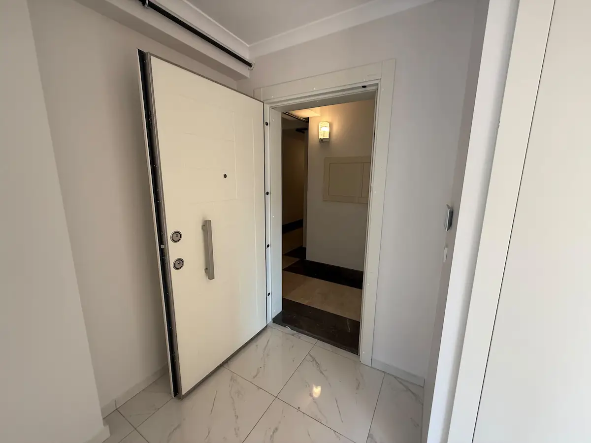 ACİBADEM CADDESINDE CADDE UZERİNDE BİNADA 3+1 KİRALIK DAİRE