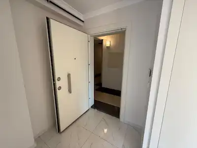 ACİBADEM CADDESINDE CADDE UZERİNDE BİNADA 3+1 KİRALIK DAİRE