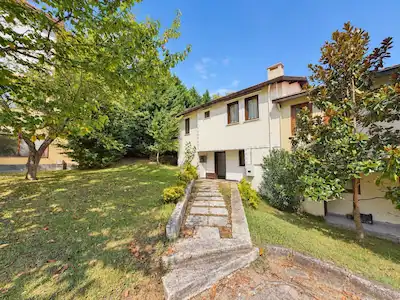 SAPANCA CEYLANKENT’TE AYRICALIKLI YAŞAM SUNAN GÖL MANZARALI PRESTİJLİ 3+1 VİLLA
