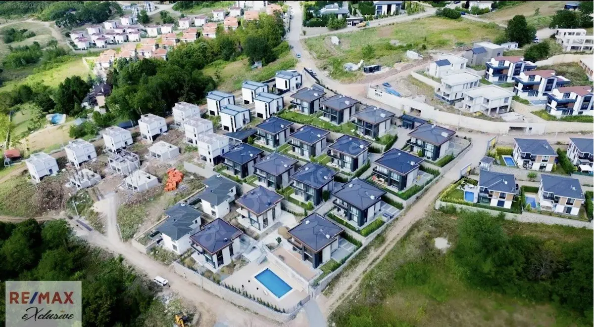 BAŞISKELE YÜKSELIŞ VILLALARINDA DENIZ MANZARALI LÜKS 4+1 VILLA