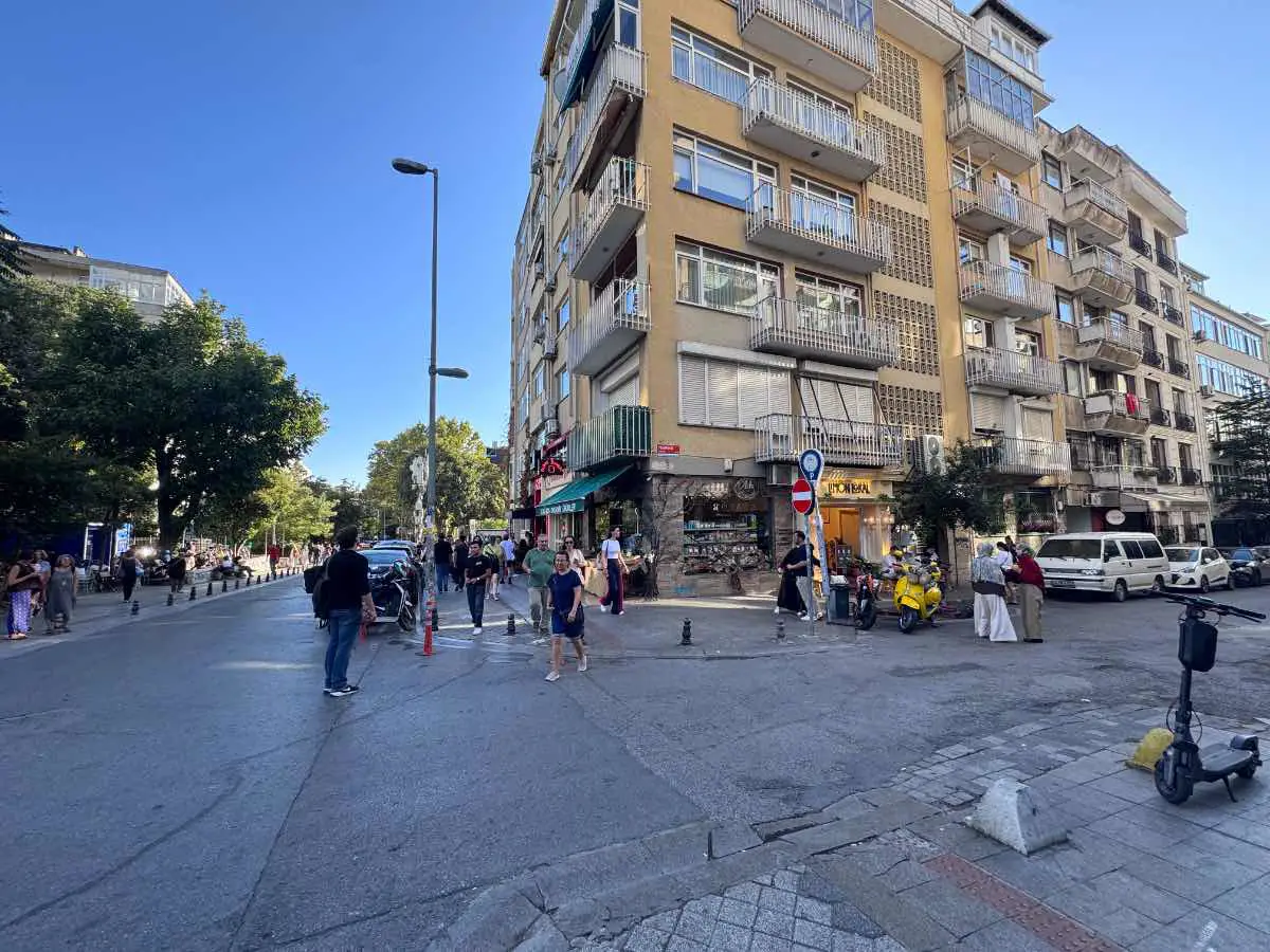 MODA CAFERAĞA'DA 176M2 NET 5+1 KİRALIK DAİRE