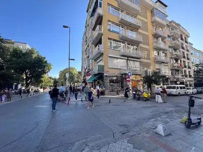 MODA CAFERAĞA'DA 176M2 NET 5+1 KİRALIK DAİRE