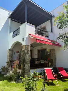 TURGUTREISTE KÖŞE KONUMDA MUHTEŞEM VILLA