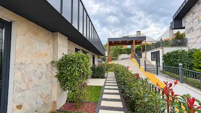 ZEKERİYAKÖY VALENS KORUDA BAHÇELİ 3+1 KİRALIK TRİPLEKS VİLLA