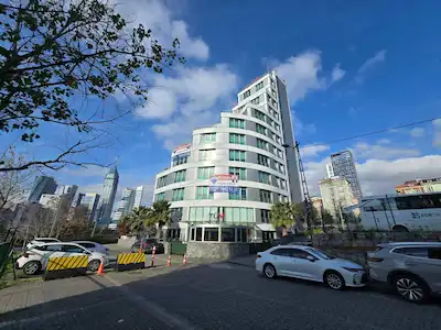FINANS ŞEHIRDE KDV'LI 4000 M2 OTOBAN CEPHELI İSKANLI PLAZA