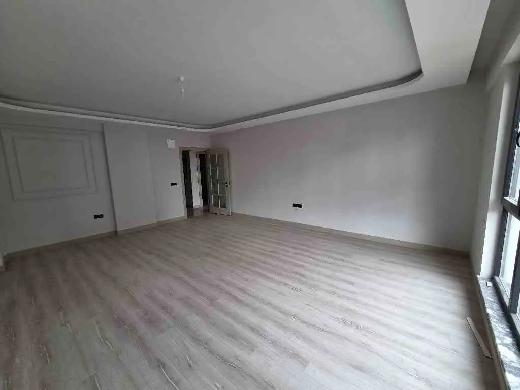 🏡 RE/MAX KUZEY’DEN | KIŞLA MAHALLESİ’NDE CADDE ÜZERİNDE | SIFIR ULTRA LÜKS 3+1 DAİRE KİRALIK