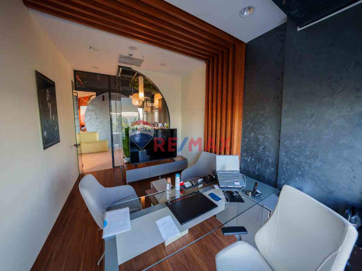 KİRALIK EŞYALI OFİS SKYLAND'TE BALKONLU PRESTİJLİ REMAX ASTYLE