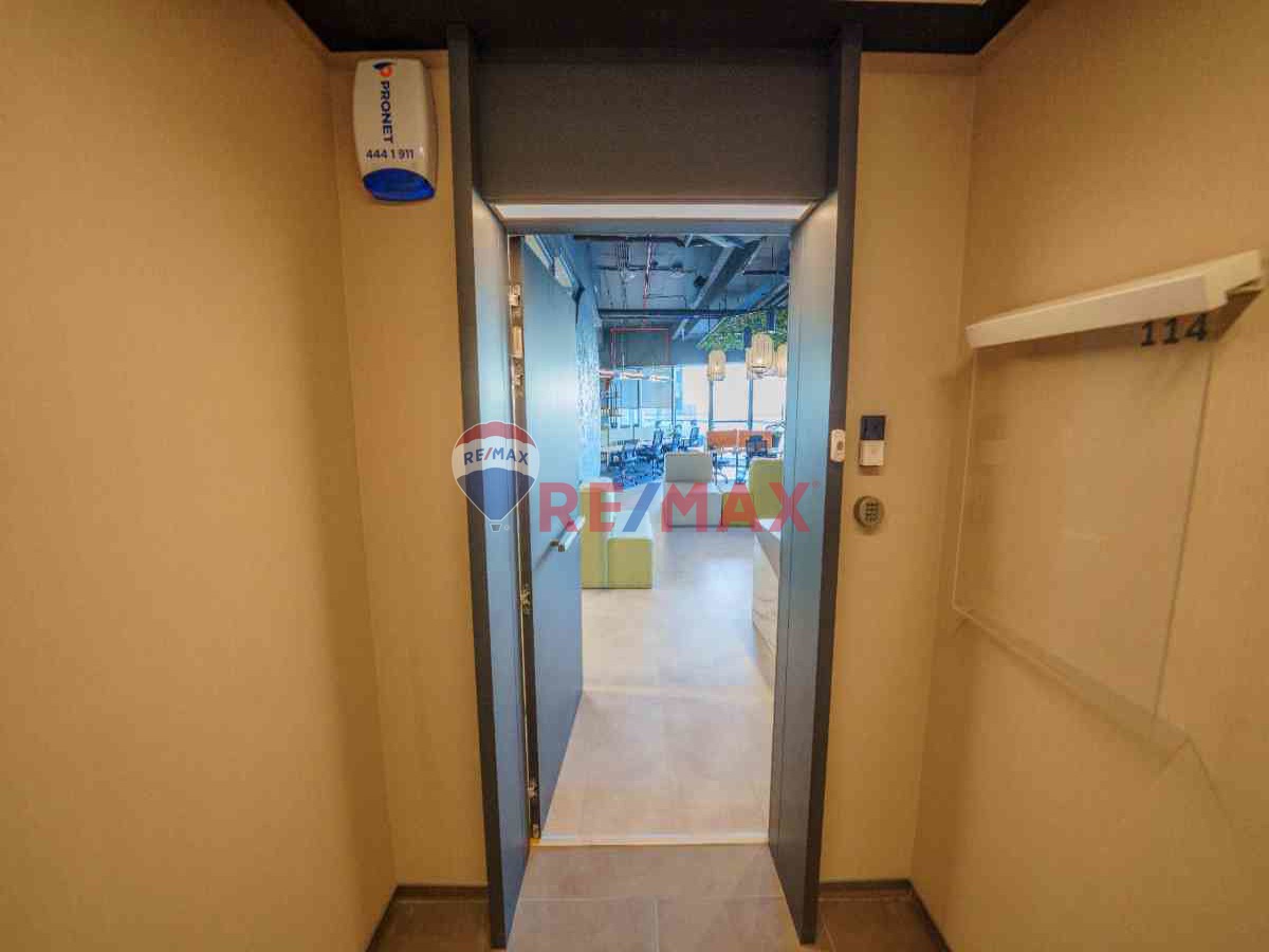 KİRALIK EŞYALI OFİS SKYLAND'TE BALKONLU PRESTİJLİ REMAX ASTYLE