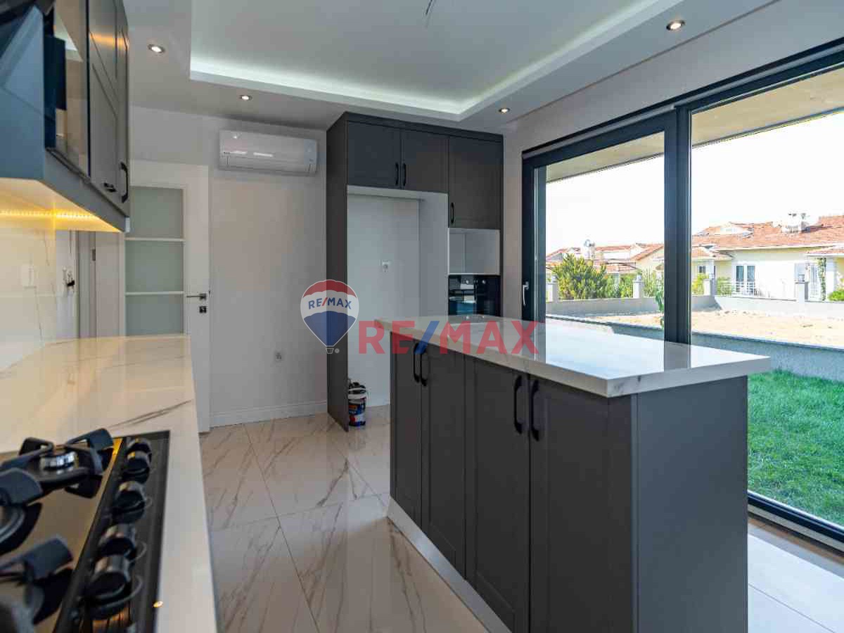 SİLİVRİ MİMARSİNAN 500M2 ARSA İÇİNDE *SIFIR* 7+2 SATILIK VİLLA