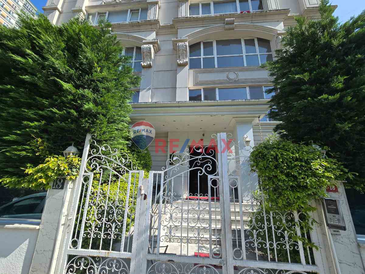 REMAX'DAN TAN ROYALPARK SITESI İSKANLI GÜVENLIK K.OTOPARKLI BOŞ