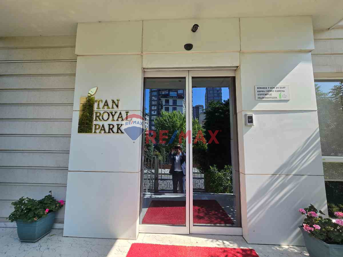 REMAX'DAN TAN ROYALPARK SITESI İSKANLI GÜVENLIK K.OTOPARKLI BOŞ